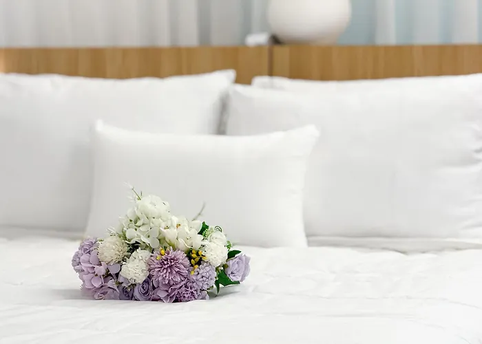 홍대중심, 홍대입구8번, 3bed 2room, 5인, 짐보관, 호텔식침구, 공항버스8분, 쇼핑거리3분, 숲속공원 Villa