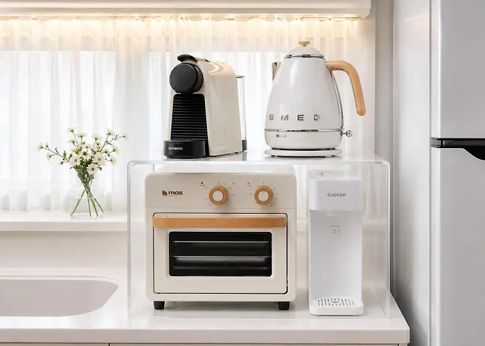 홍대중심, 홍대입구8번, 3bed 2room, 5인, 짐보관, 호텔식침구, 공항버스8분, 쇼핑거리3분, 숲속공원 Villa