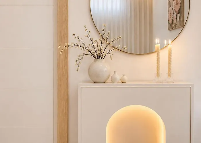 Villa 홍대중심, 홍대입구8번, 3bed 2room, 5인, 짐보관, 호텔식침구, 공항버스8분, 쇼핑거리3분, 숲속공원
