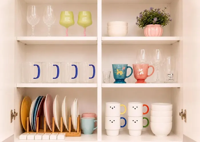 홍대중심, 홍대입구8번, 3bed 2room, 5인, 짐보관, 호텔식침구, 공항버스8분, 쇼핑거리3분, 숲속공원 Villa Séoul