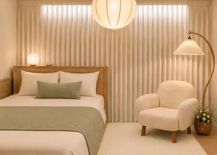 Villa 홍대중심, 홍대입구8번, 3bed 2room, 5인, 짐보관, 호텔식침구, 공항버스8분, 쇼핑거리3분, 숲속공원