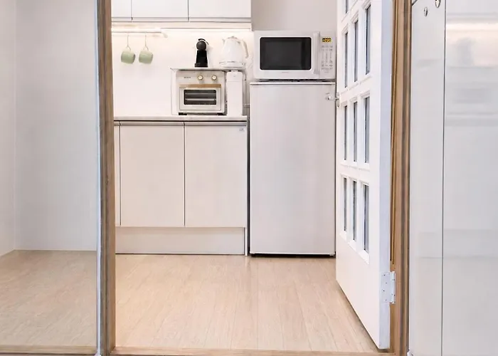 홍대중심, 홍대입구8번, 3bed 2room, 5인, 짐보관, 호텔식침구, 공항버스8분, 쇼핑거리3분, 숲속공원 * Séoul