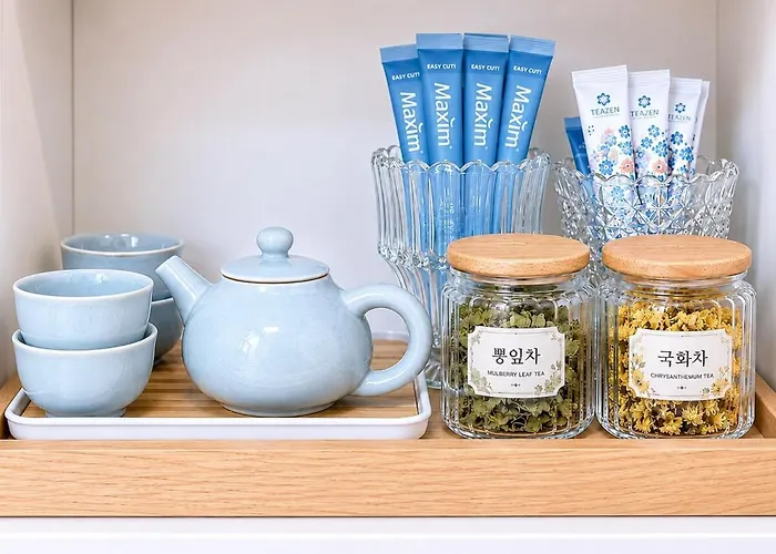 Villa 홍대중심, 홍대입구8번, 3bed 2room, 5인, 짐보관, 호텔식침구, 공항버스8분, 쇼핑거리3분, 숲속공원